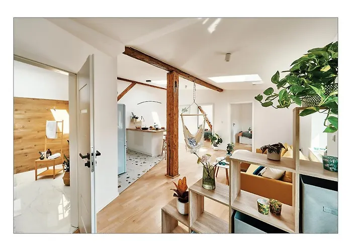 Sunny Apartment At The Heart Of Old Town